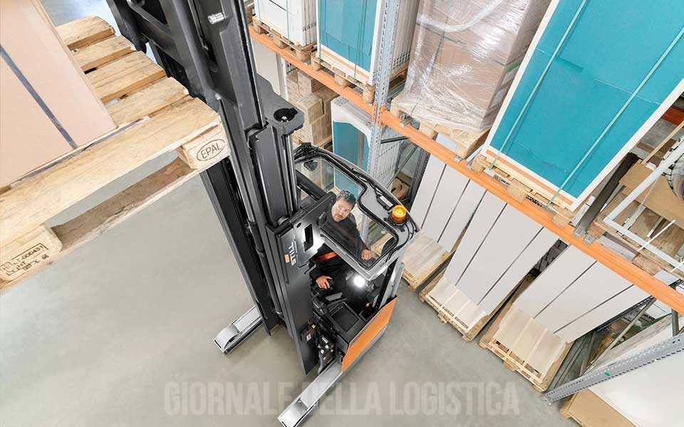 Nuovo carrello elevatore retrattile STILL FXR 14C-16C: innovazione in spazi ristretti